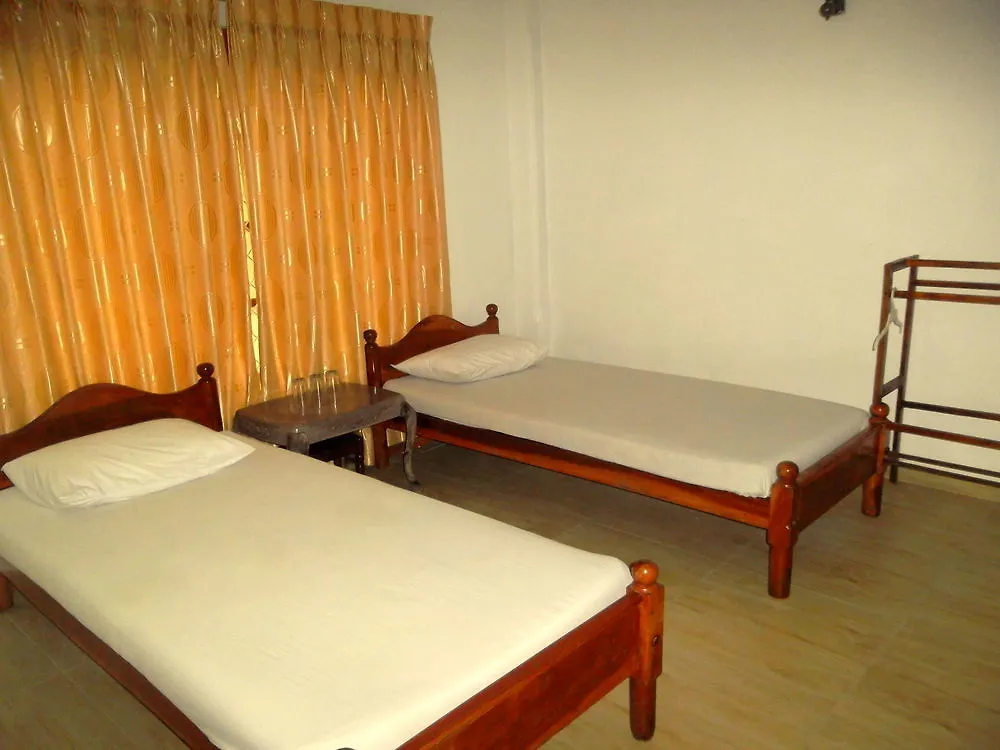 Paradise Inn Kandy 2*,